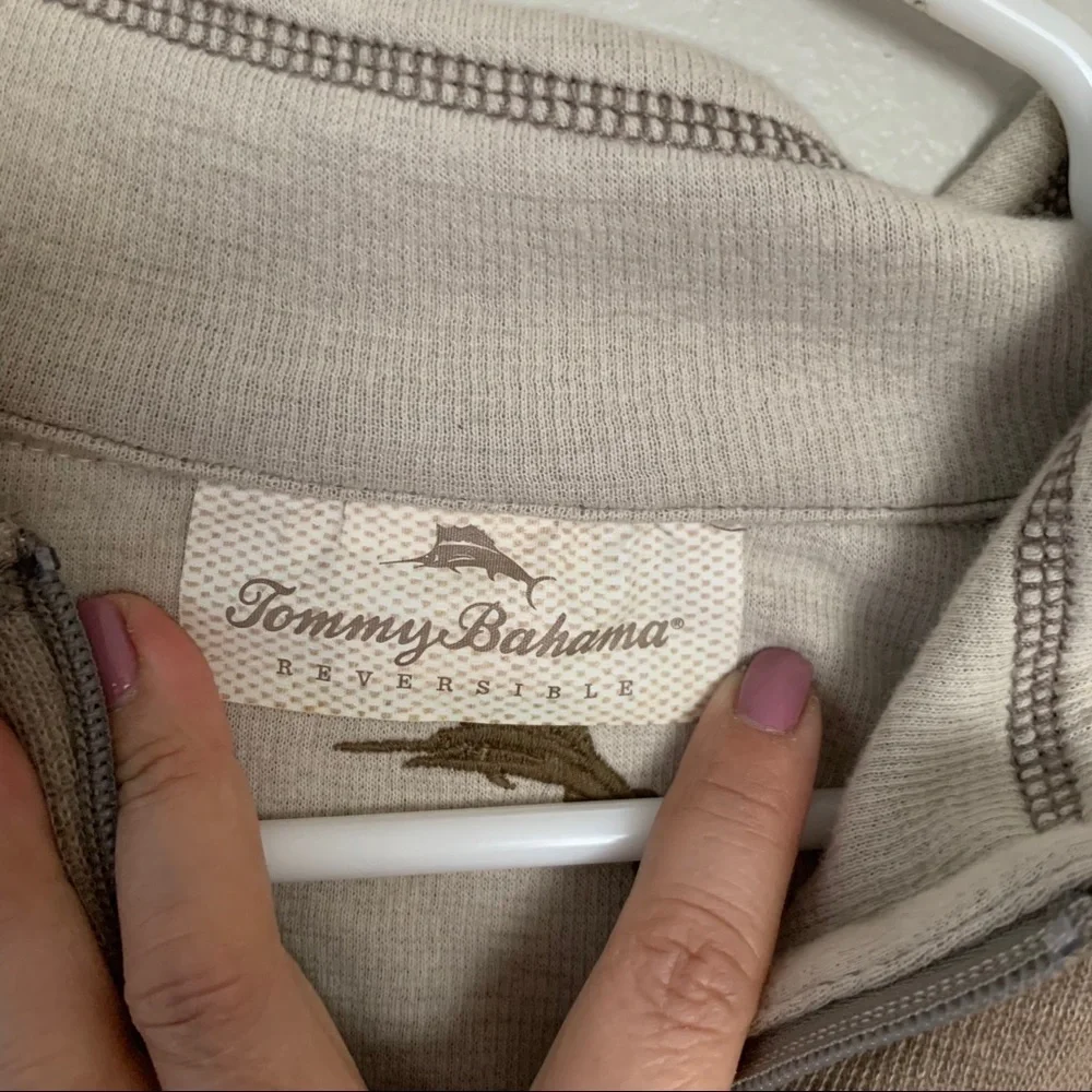 Tommy Bahama excellent a24